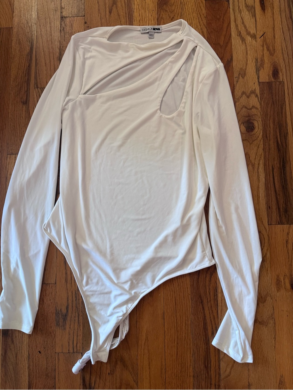 Fashion Nova White Stretch Long Sleeve Bodysuit with Shoulder Cutout